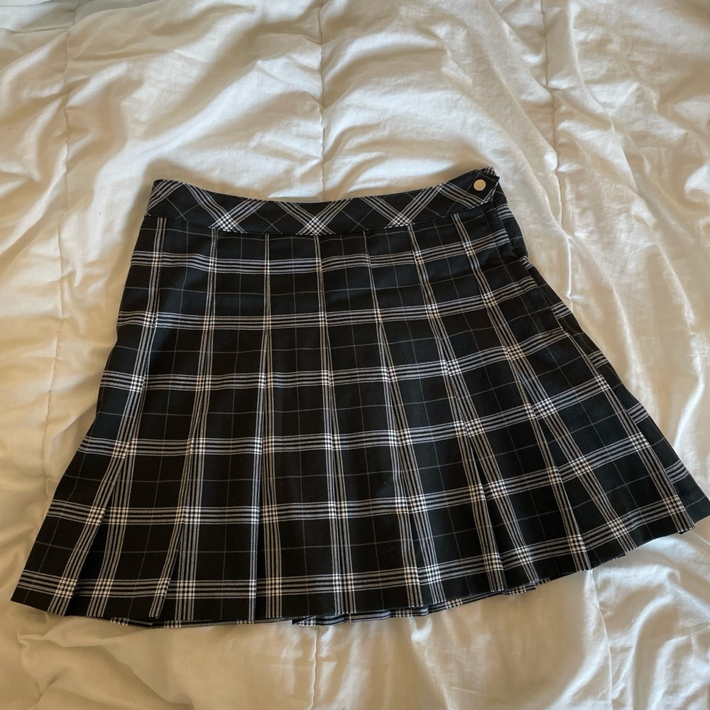 NWT black & white plaid pleated skirt - size 8 H&M